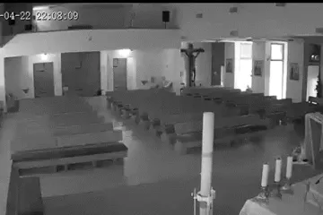 Pogledajte video: Nadzorne kamere dubrovačke crkve snimile trenutak razornog potresa