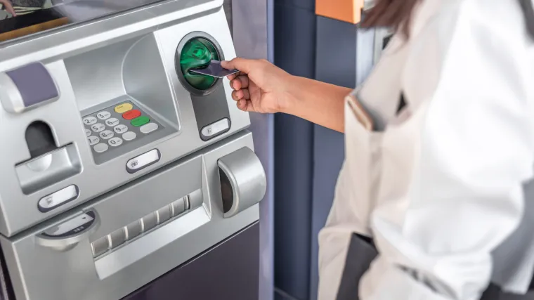 Ministarstvo u raspravu poslalo izmjene zakona kojim će lak&scaron;e pratiti bankovne transakcije građana. Objasnili &scaron;to mogu vidjeti