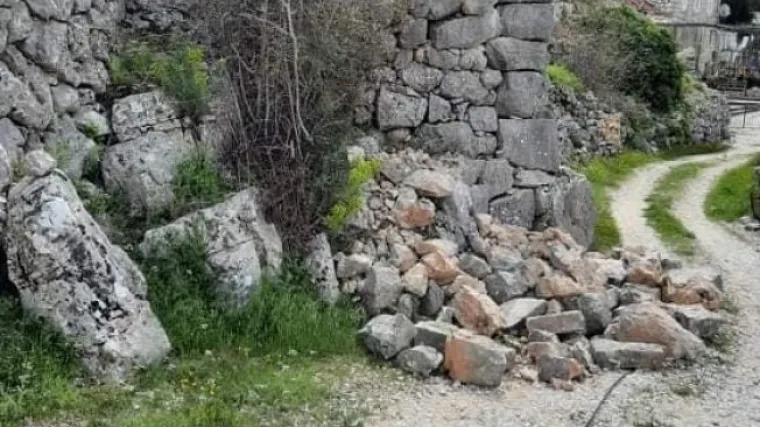Potresi o&scaron;tetili dubrovačko primorje: 'Pukle cijevi od vode, nosiva greda, o međama da i ne govorim. Nitko nas nije obi&scaron;ao'