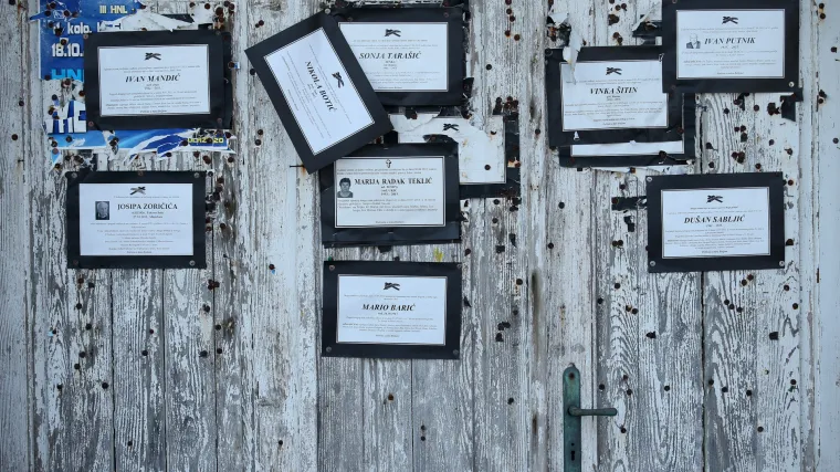 Slučaj iz Dalmacije zgrozio javnost: Po Metkoviću postavili osmrtnice iako čovjek nije preminuo