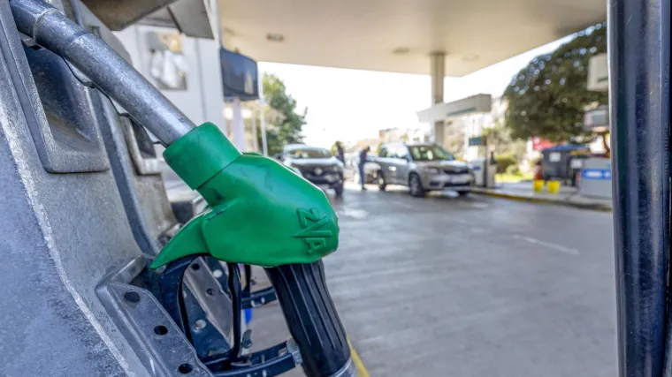 Od ponoći vozače čekaju nove cijene od kojih pada 'mrak na oči': Najgore će opet proći vlasnici 'dizelaša'