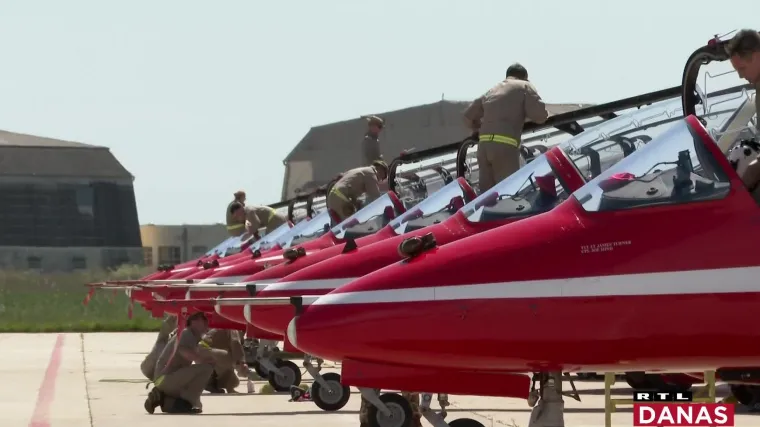 RTL na treningu britanskih Crvenih strijela i hrvatskih Krila Oluje. 'Donijeli smo puno dima i puno buke'