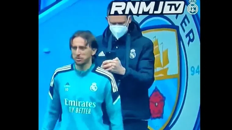 Tip hodao iza Modrića i snimao njegov izlazak na Etihad, Hrvat sve nasmijao potezom