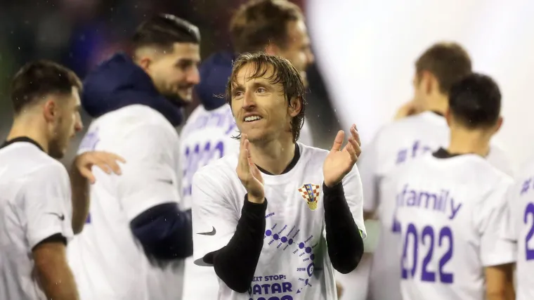 Fotografija lažnog Luke Modrića u dresu Hajduka na Poljudu upravo kruži internetom: 'Modriću, vrime je'