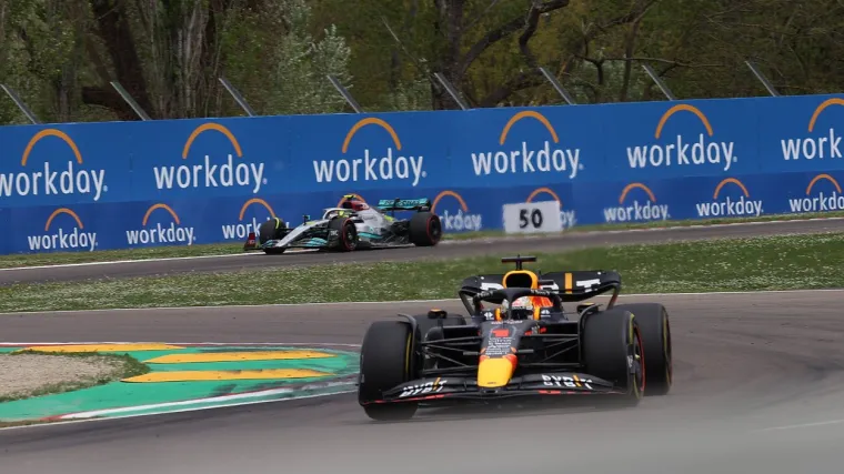 Lewis Hamilton na&scaron;ao se u neobičnoj situaciji u utrci, zaostajao je za krug: 'Nemate često tu priliku'