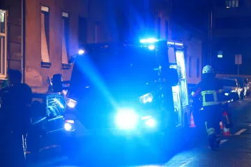 U hangaru brodova u Kaštel Novom buknuo je požar: 'Gori plastika, ali ne znamo još što je sve bilo u skladištu...'