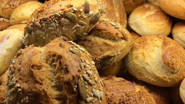 Kako dobiti hrskavu koricu na kruhu?