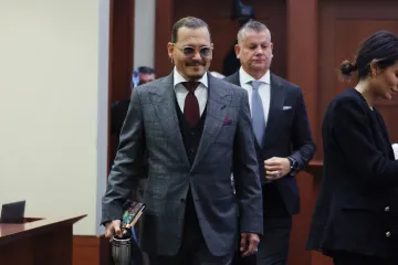 Najpraćenije suđenje na svijetu postaje sve luđe: Depp se smije svjedocima, policija demantira tvrdnje Amber Heard