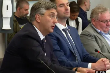 Plenković u 2 sata predstavio čak tri ministra, u žurbi pitao 'kaj bi ti štel bit' Tušeka: 'Koliko još? Šest? Uff!'