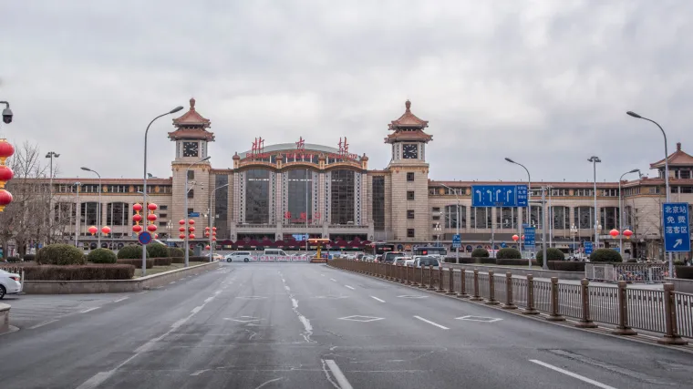 U Pekingu 50-ak pozitivnih dnevno, na snazi teški lockdown: Policija ne pušta ljude iz stanova...