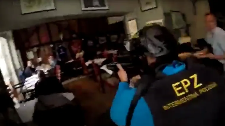 Juri&scaron; dugih cijevi PUZ-a: Objavili video uhićenja Rose i osumnjičenih da su žrtvu tjerali da si kopa grob, iznuđivali ga