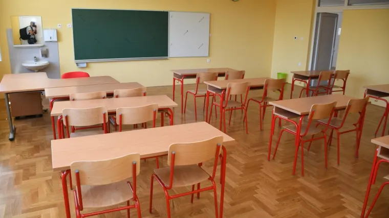 Dvadesetak &scaron;kola dobilo dojave o bombama; Policija na terenu, učenici evakuirani: 'Slična situacija dogodila se u Crnoj Gori'