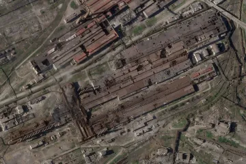 Prva skupina civila konačno napustila podrum čeličane Azovstalj: 'Izvukli smo ih užetom'