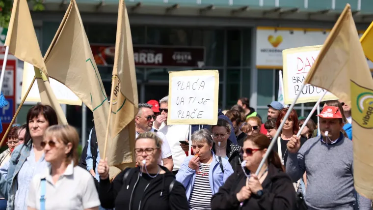 Prosvjedni marš u Zagrebu: 'Ne nedostaje radnika, već bedaka koji neće raditi za minimalac'