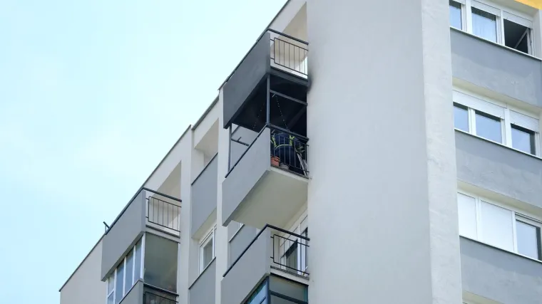 Novi požar u Zagrebu: Zapalio se stan u neboderu, na teren iza&scaron;lo sedam vatrogasnih vozila