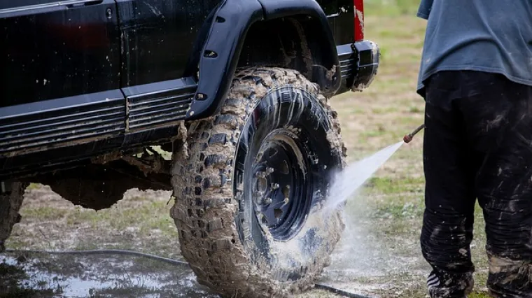 Kako pravilno oprati gume na autu?