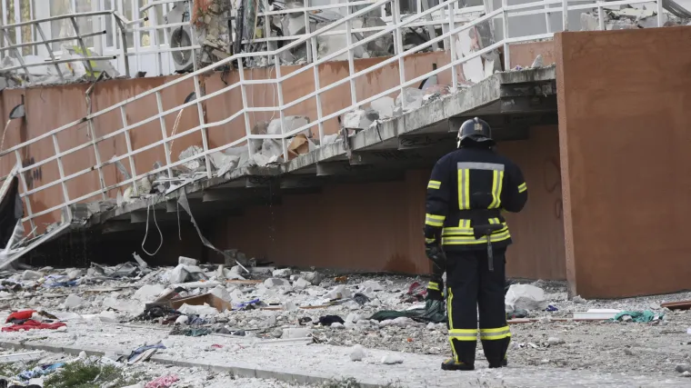 Rusi raketirali Odesu, projektil je pogodio stambenu zgradu. Poginuo je 15-godišnjak