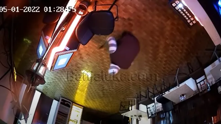 VIDEO Lopov pokrao blagajnu, ali za oko mu je zapeo drugi 'ulov' - pečena janjetina iz kuhinje restorana