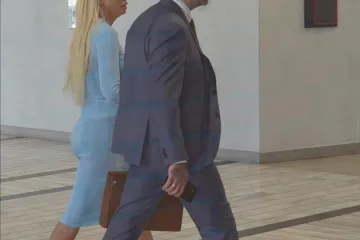 Taman kad smo pomislili da je Jelena Karleuša čedna došla na sud, op - shvatimo da nema grudnjaka