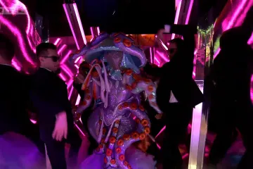 Senzualna kao i uvijek... Meduza feat. Robyn: 'Dancing On My Own'