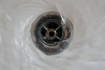 Što uzrokuje neugodan miris iz sifona?