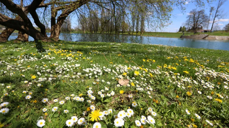 Danas nas očekuje iznadprosječno toplo vrijeme, temperature idu i do 28 stupnjeva