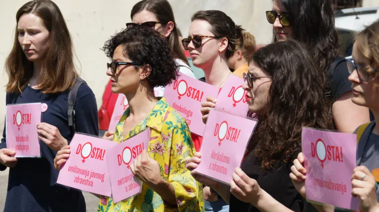 Skupovi podr&scaron;ke diljem Hrvatske. Ahmetović poručila Plenkoviću: 'Za svoj kukavičluk dobit će prosvjed'