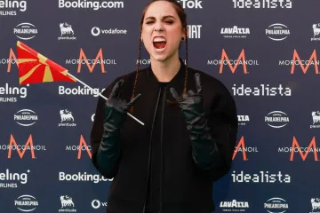 Predstavnica Sjeverne Makedonije napravila skandal na Eurosongu: Na pod je bacila je zastavu svoje zemlje