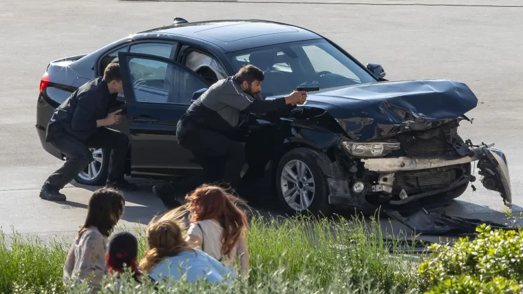Pulom se prolomila pucnjava, jurili su luksuzni automobili... A onda su uspaničeni građani doznali o čemu se točno radi