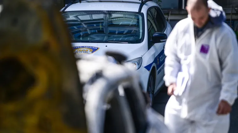 Vozač se zabio u tri parkirana vozila, pa izazvao velike gužve