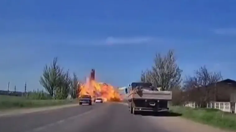 Kineski reporteri snimili dramatičan prizor nedaleko Azovstala: Kupola tenka samo je odletjela u zrak