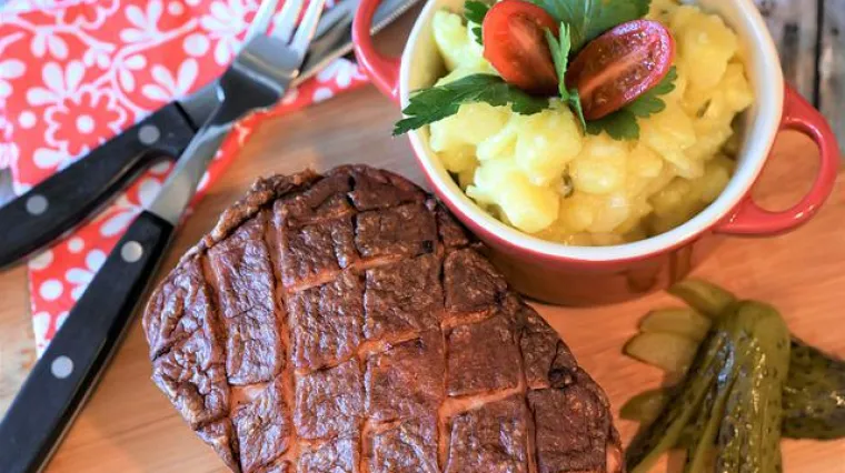 Kako se priprema rolada od mljevenog mesa i jaja?