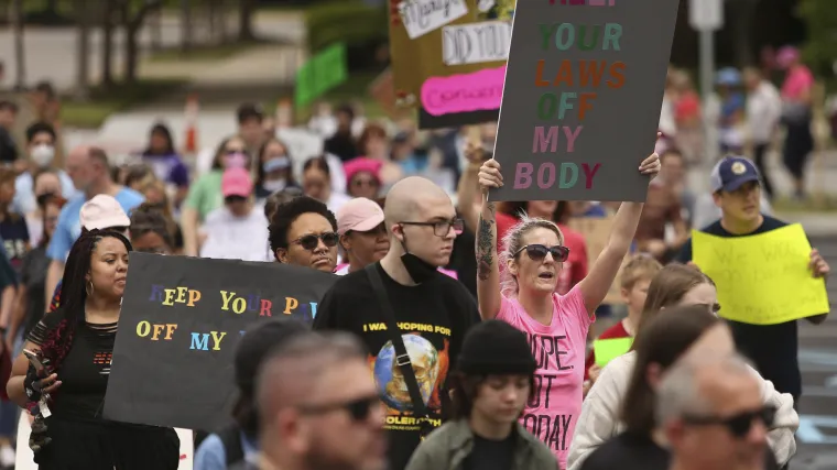 U SAD-u nastavljeni prosvjedi za pravo na pobačaj. Deseci tisuća ljudi na ulicama
