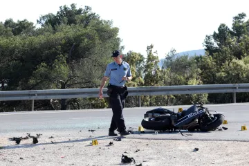 Motociklist se zabio u automobil, prevezen je u bolnicu s ozljedama opasnim po život