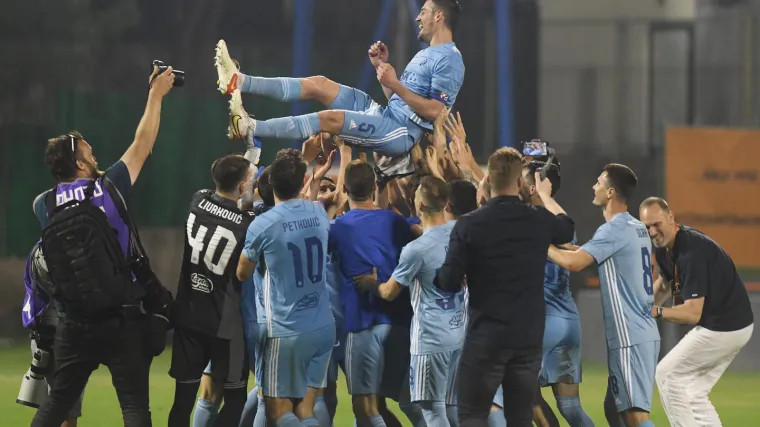 Boysi utrčali u teren nakon posljednjeg zvižduka, Dinamo objavio snimku slavlja, Ademija i dru&scaron;tvo nikad nismo vidjeli u ovakvom izdanju