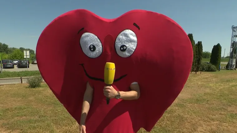 Na Međunarodni dan obitelji Osječane je zabavljala maskota Zdravko: 'Juhuuu!'