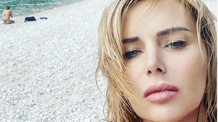 Tončica Čeljuska se probrćkala u plićaku, a ljudi ne prestaju komentirati: 'Kao morska sirena'