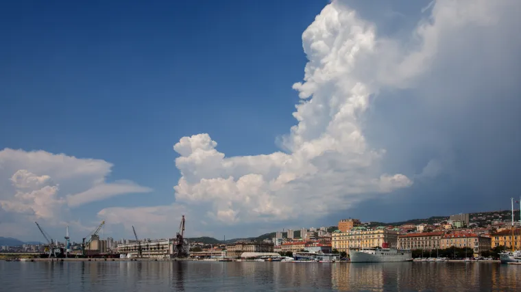 Nakon iznadprosječne topline, vraćamo se svibanjskim temperaturama. Za vikend pak opet nestabilnije