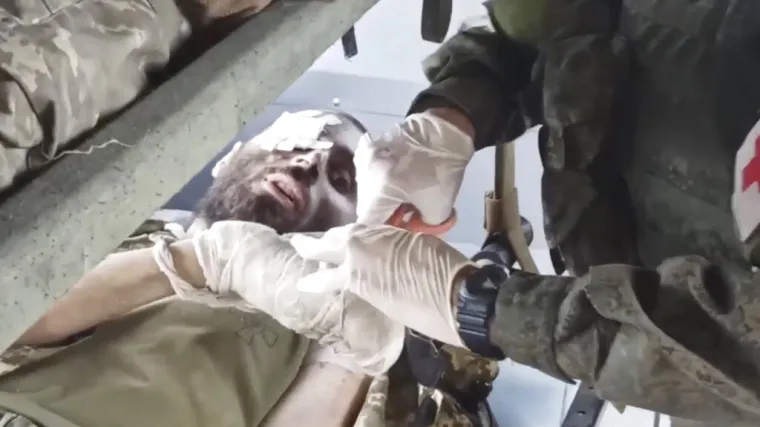 Promijenili su tijek rata: Objavljene potresne fotografije evakuacije ranjenih boraca iz Azovstala