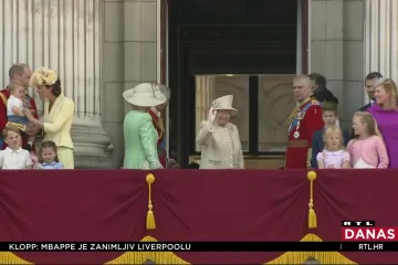 Kraljica Elizabeta voli iznenađenja i u 96. godini! Nenajavljena se pojavila na čak dva događaja