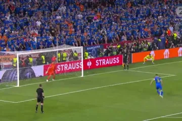 Pogledajte kriminalno loše izveden penal Ramseyja i obranu Trappa koja je odlučila utakmicu