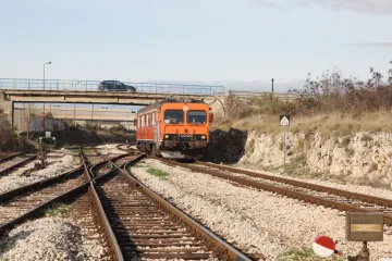 Vlak naletio na muškarca koji je ležao uz željezničku prugu kod Šibenika. Teško je ozlijeđen