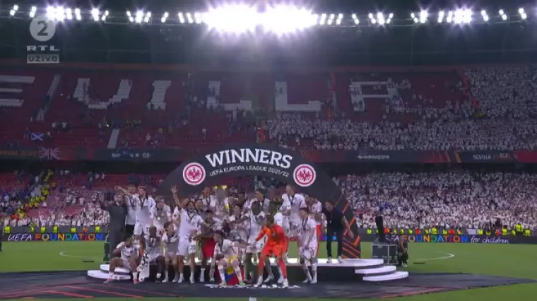 Prekinuli su post dug 40 godina i sada mogu 'zaružiti': Pogledajte slavlje našeg Jakića i Eintrachta