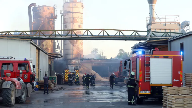 Kraj Ludbrega eksplodirao silos, vatra se proširila na pogone pilane. Ozlijeđen radnik