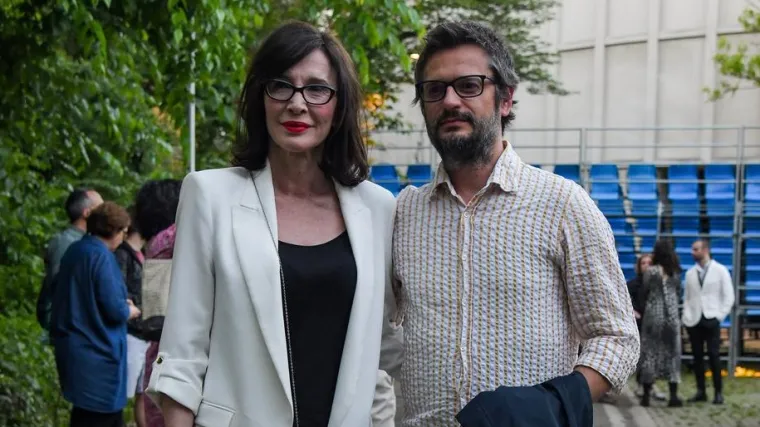 Glumica Senka Bulić pozirala u dru&scaron;tvu svog 18 godina mlađeg dečka: Ljubav s bubnjarem planula je na predstavi