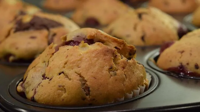 Muffini s vi&scaron;njama osvježavajući ljetni desert