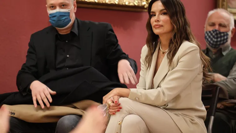 Zbog ovih SMS poruka Severini prijeti i do godinu dana zatvora: 'Stara &scaron;epava ružna babo, drhtat će&scaron; i trest se'