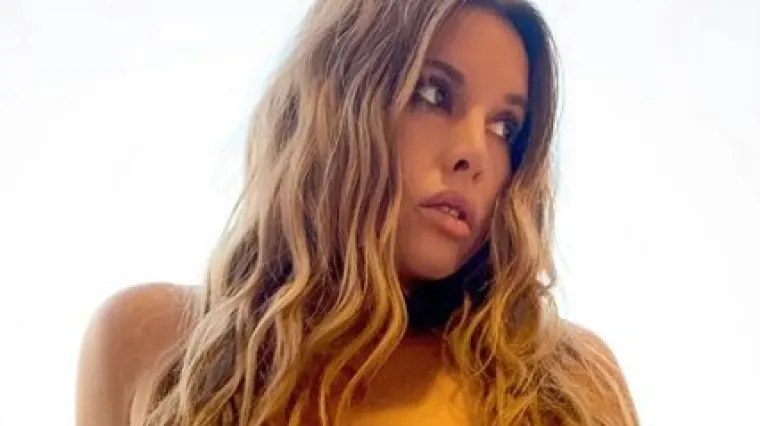 S Nives Celzijus nema suptilno: Izbacila je svoje slavne obline u mrvicu premalenom bikiniju