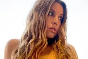 S Nives Celzijus nema suptilno: Izbacila je svoje slavne obline u mrvicu premalenom bikiniju