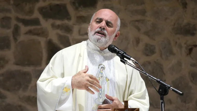 Svećenik koji je bio sa '&scaron;atora&scaron;ima' poručio Milanoviću: 'Izigrate li nas, ako trgujete na&scaron;om patnjom'